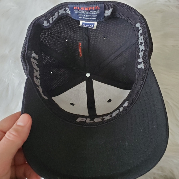 NWOT  "Shoot Pucks Not People" Baseball Hat - Picture 3 of 3